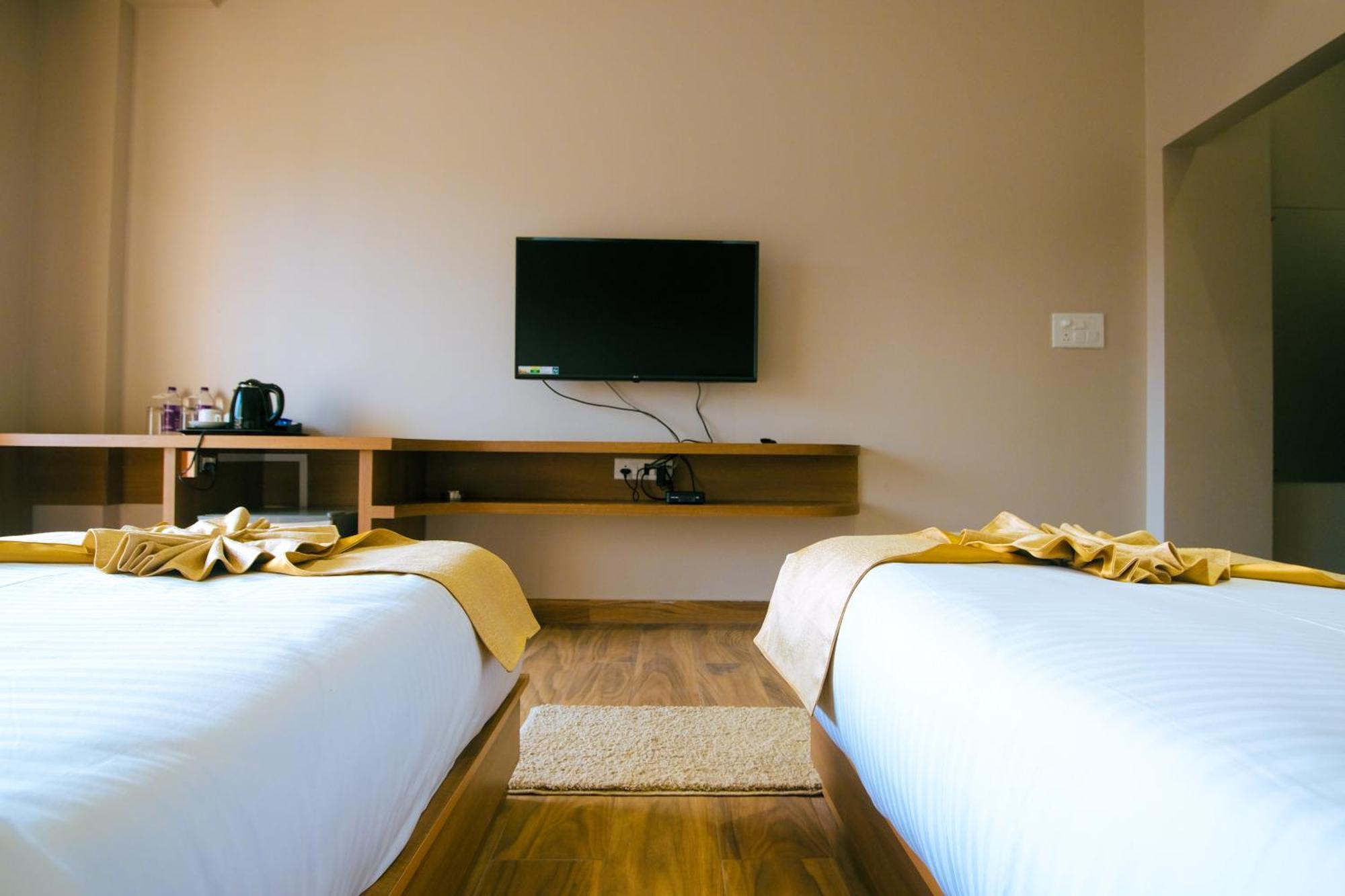 Finn'S Weaver Resort, Kāziranga Екстериор снимка