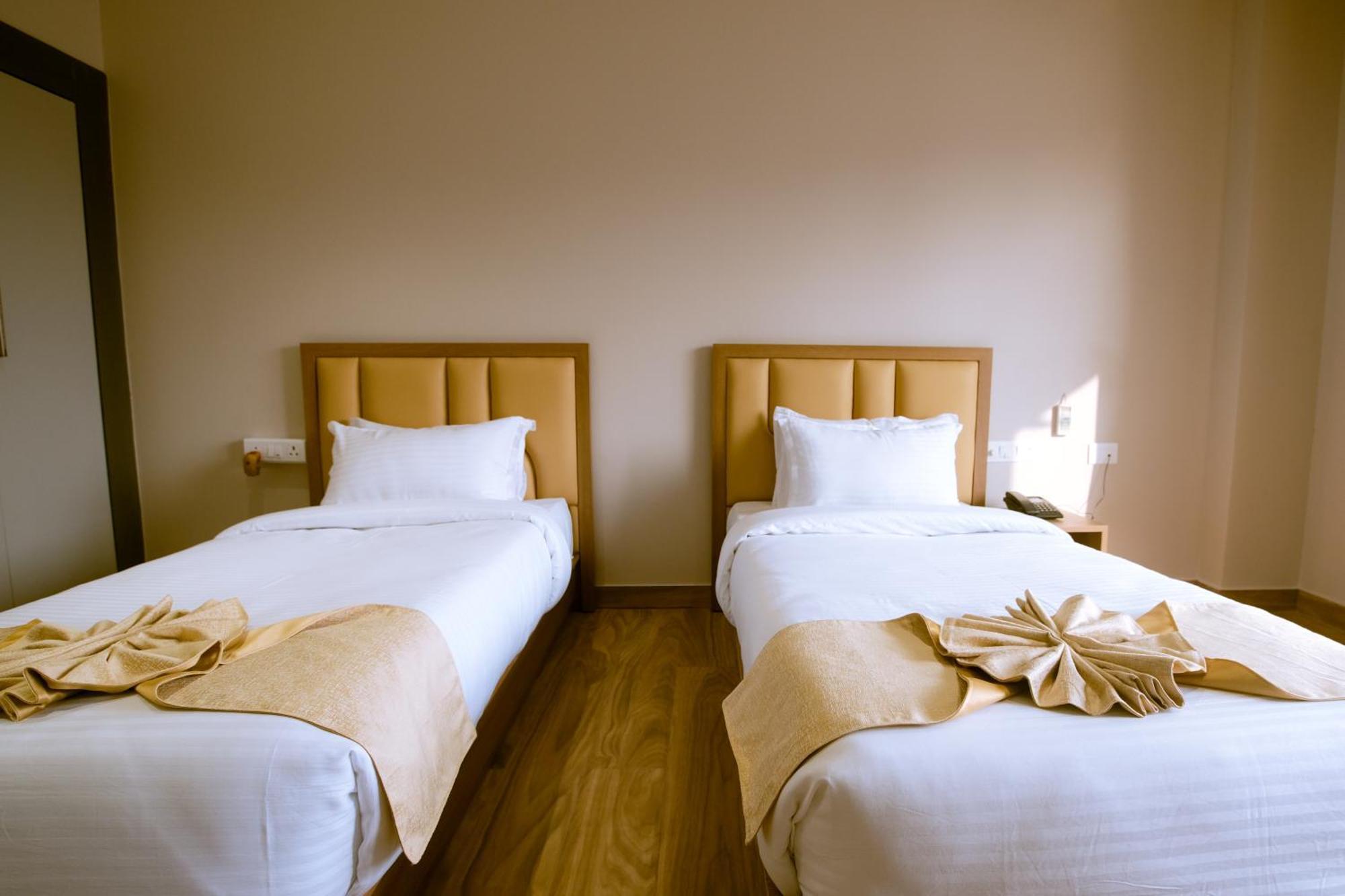 Finn'S Weaver Resort, Kāziranga Екстериор снимка