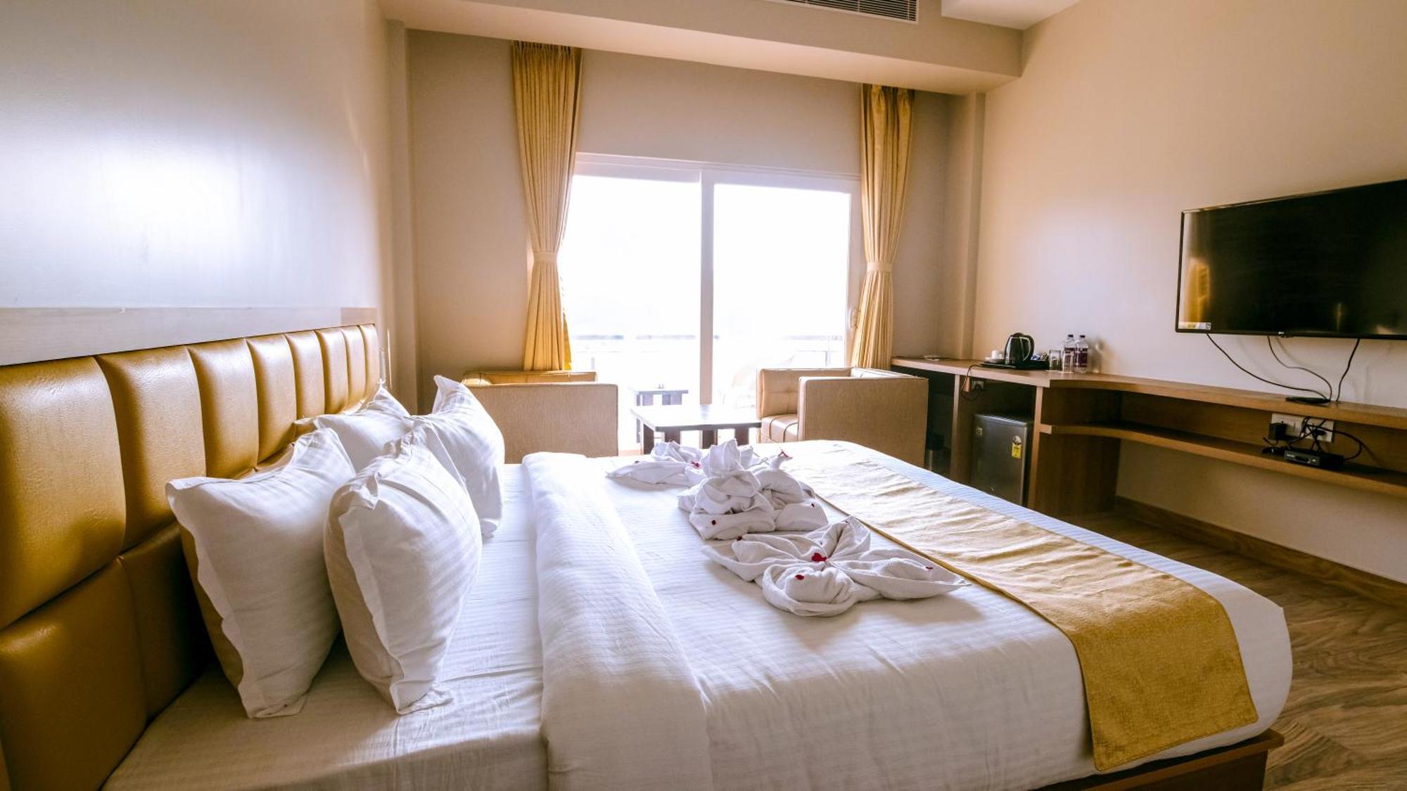 Finn'S Weaver Resort, Kāziranga Екстериор снимка