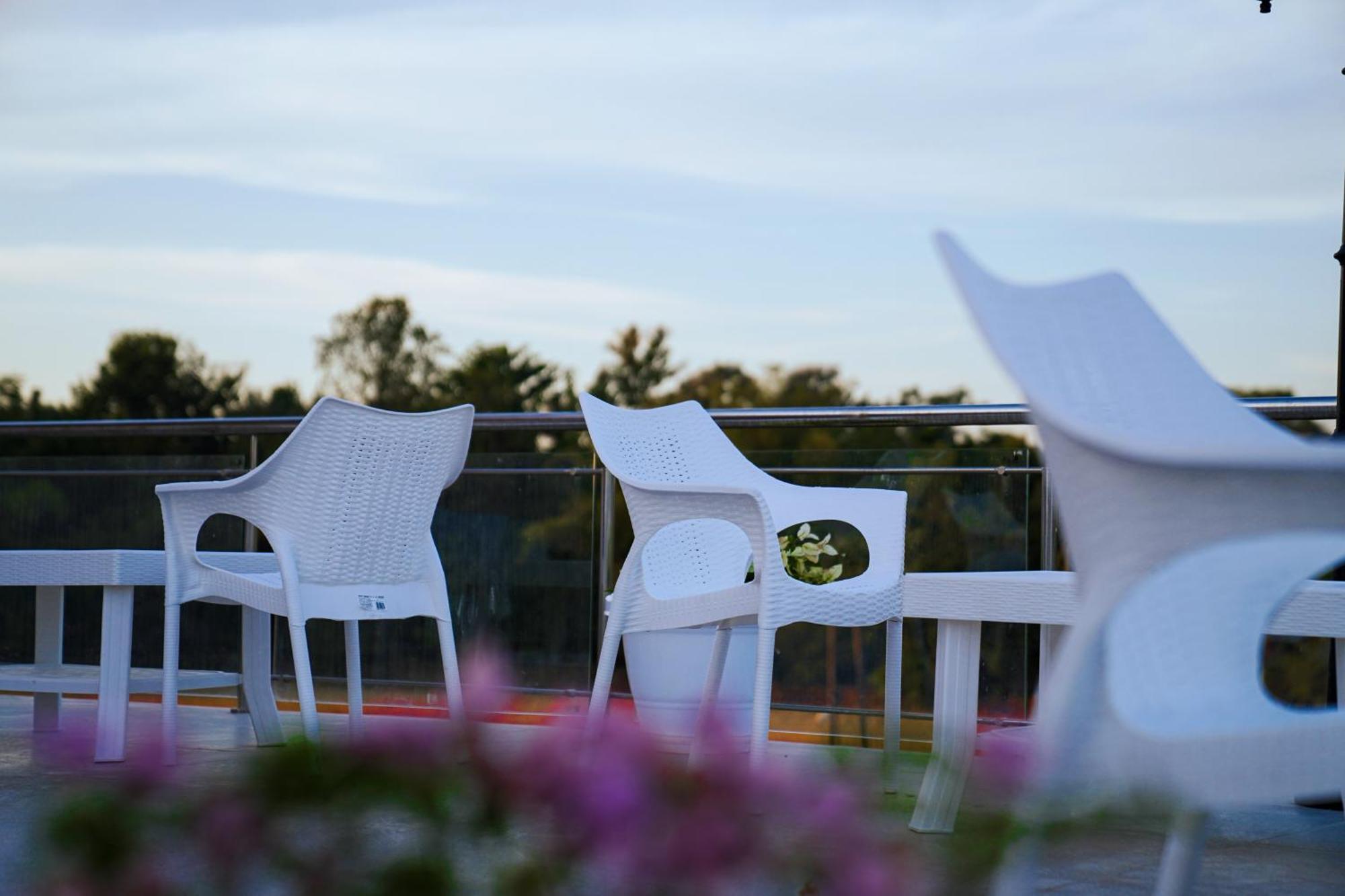 Finn'S Weaver Resort, Kāziranga Екстериор снимка