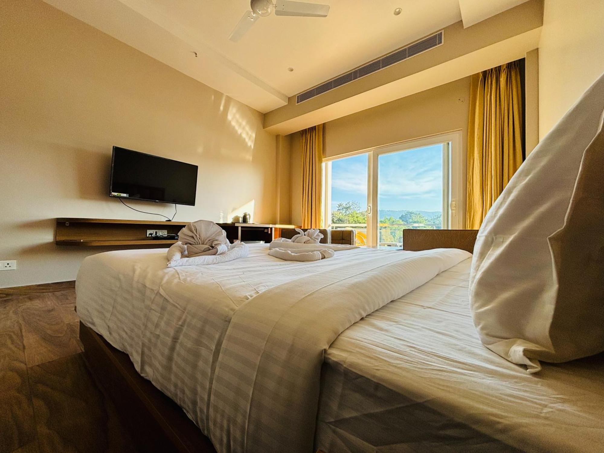 Finn'S Weaver Resort, Kāziranga Екстериор снимка