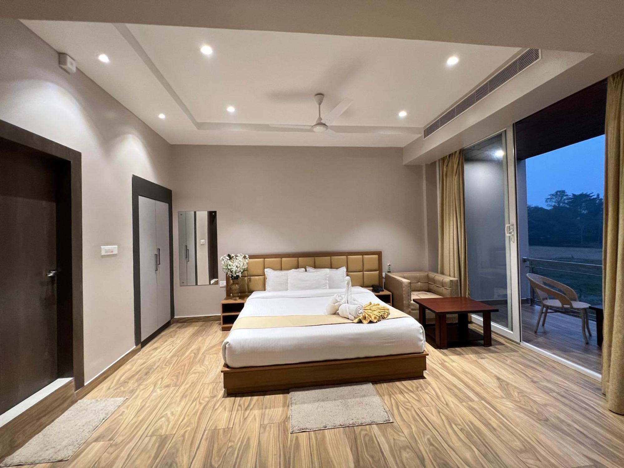 Finn'S Weaver Resort, Kāziranga Екстериор снимка