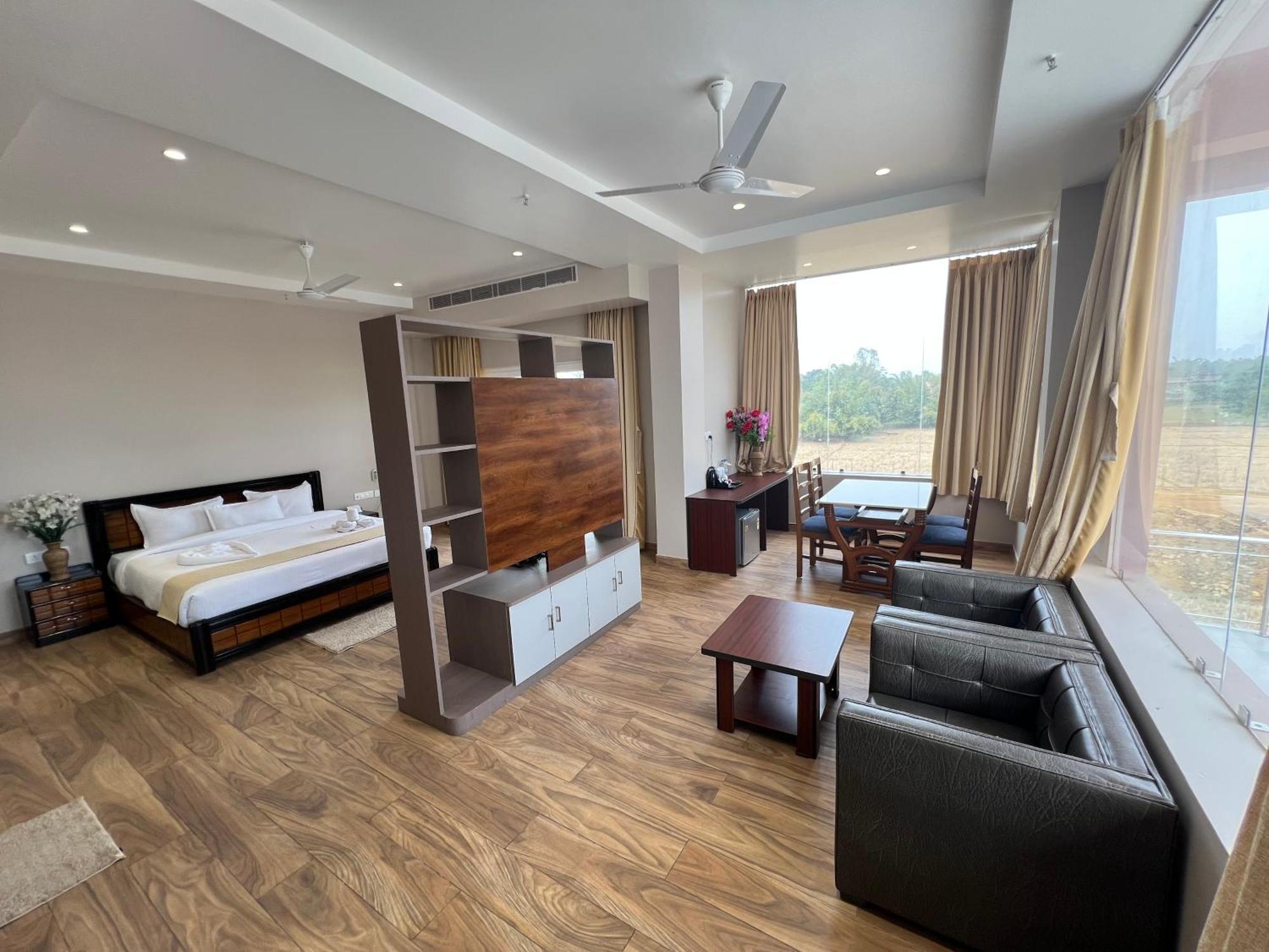 Finn'S Weaver Resort, Kāziranga Екстериор снимка