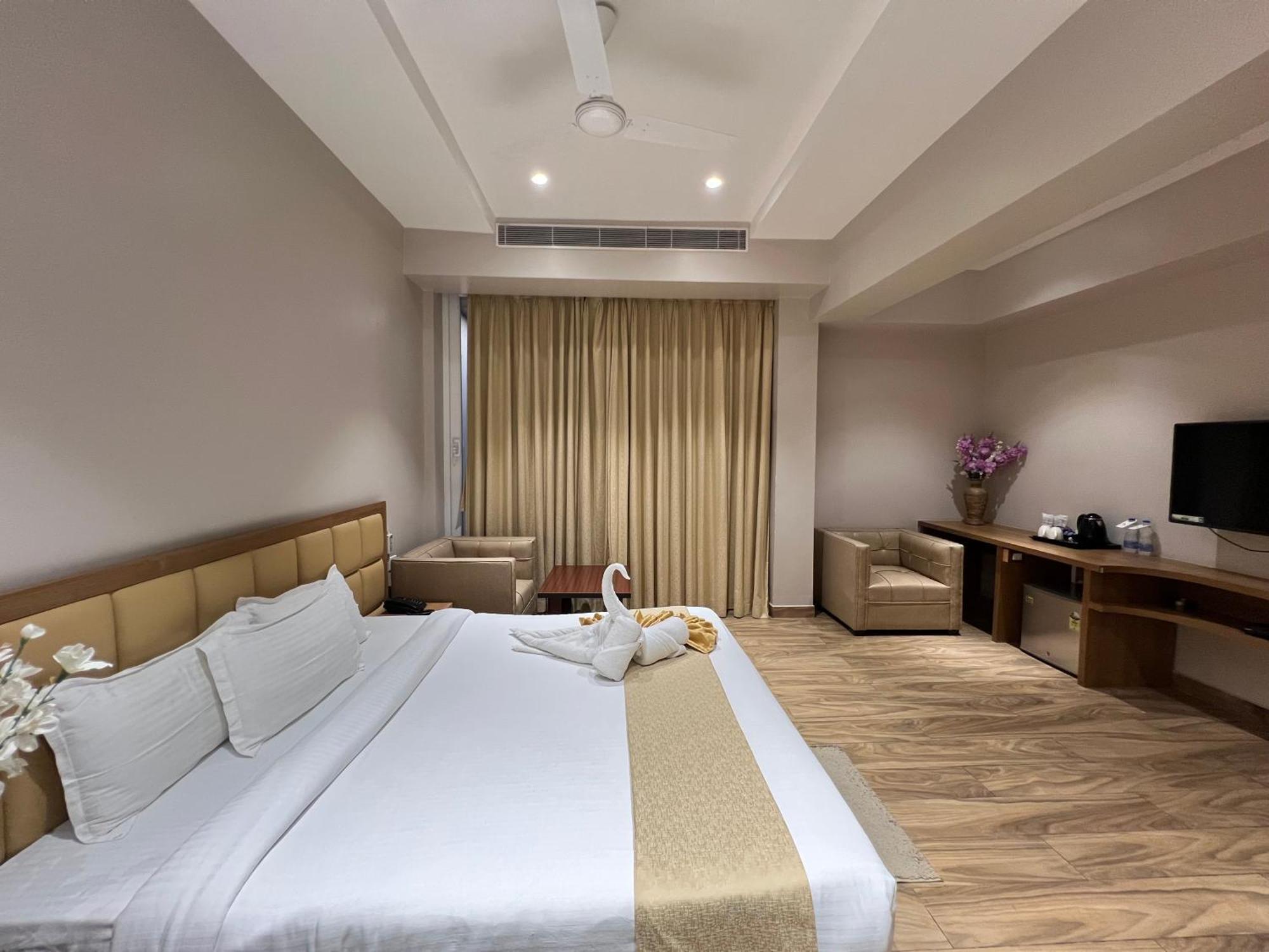 Finn'S Weaver Resort, Kāziranga Екстериор снимка